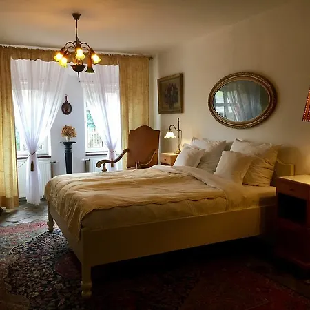 V Polich 3* Malé Číčovice