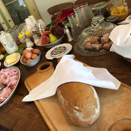 V Polich ゲストハウス Malé Číčovice