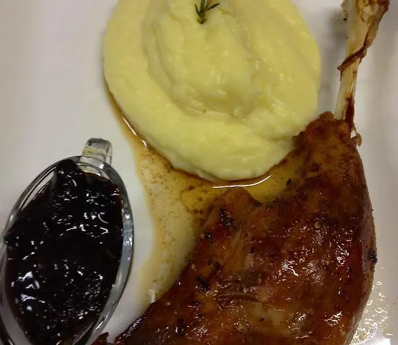 V Polich Male Cicovice