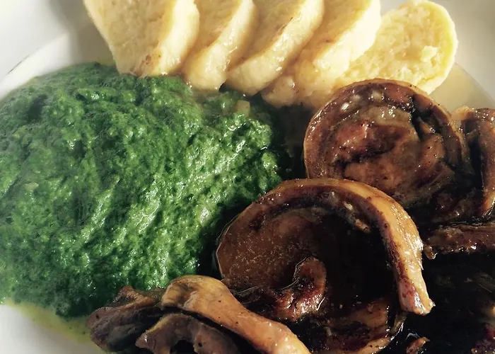 V Polich Male Cicovice